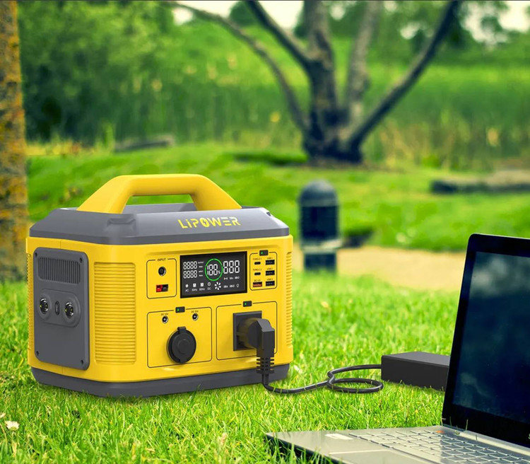 پاور استیشن قابل حمل LIPOWER مدل M700 با ظرفیت ۷۰۰ واتساعت و طراحی جمعوجور